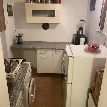 Single In A Shared 2 *